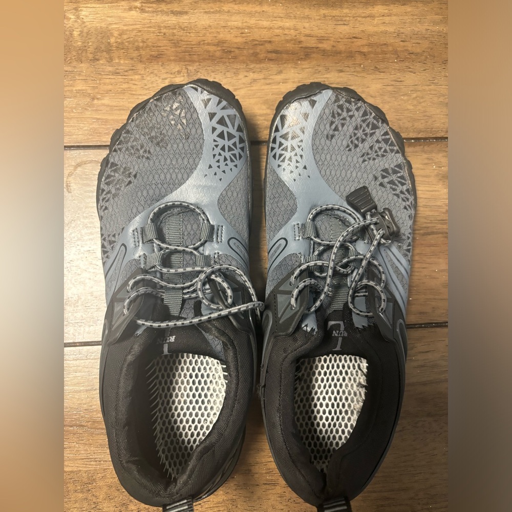 L-Run Black Athletic Water Shoes, Hiking Size 8.5